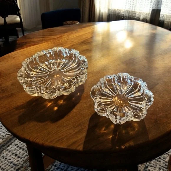 Elegant Glass Nesting Ashtrays. Pair - Picture 2 of 4